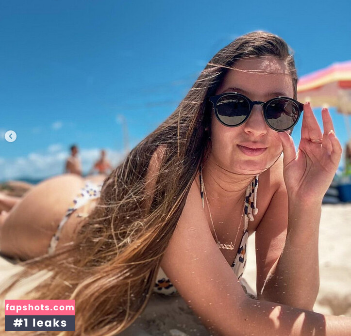 Amanda Freitas gallery photo #20