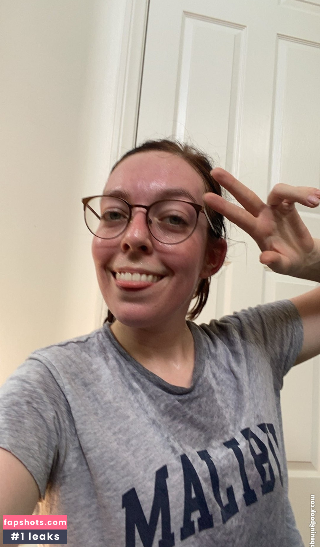 Amanda Golka gallery photo #29