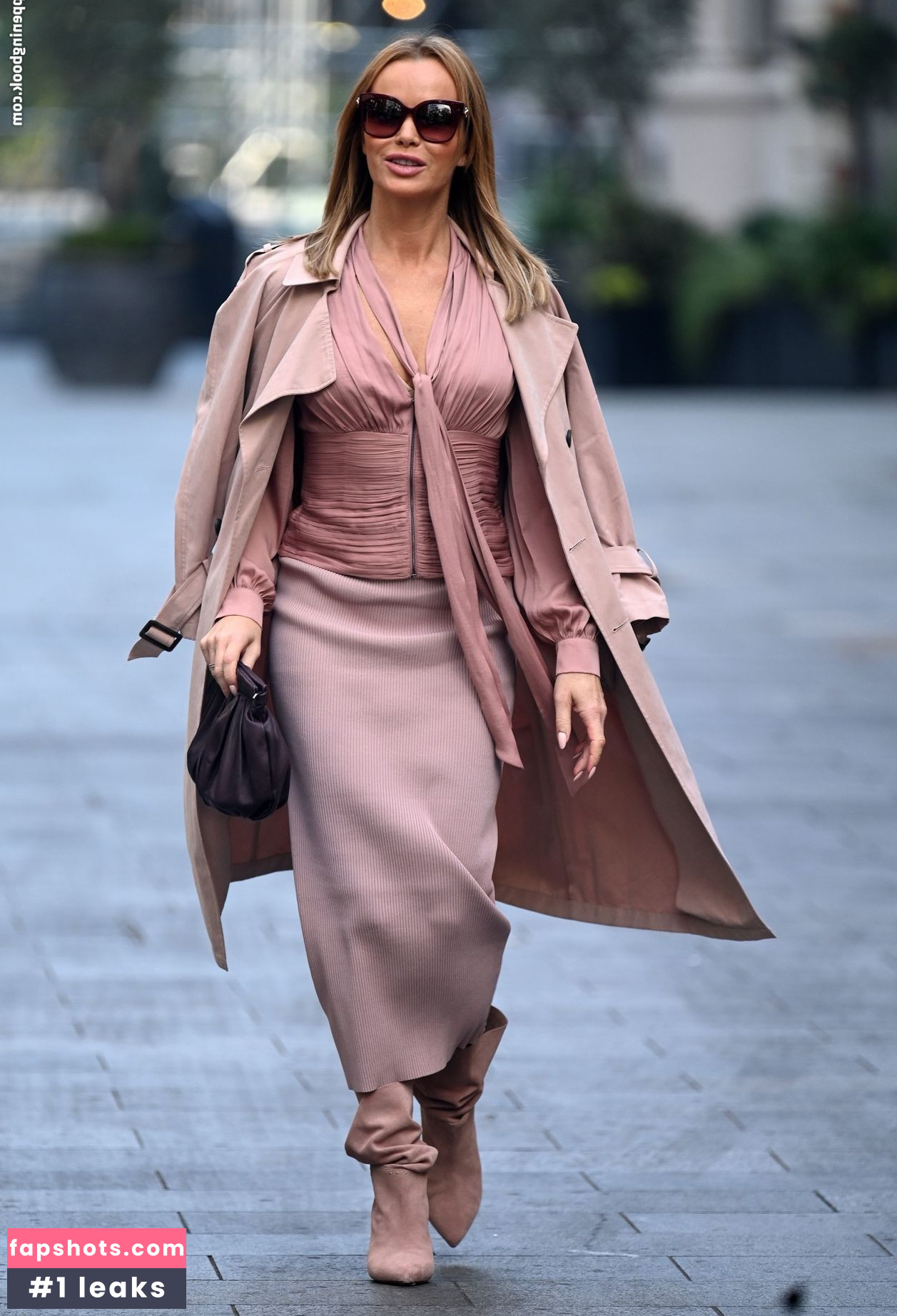 Amanda Holden Nahé úniky fotek pouze od fanoušků #1059 - Fapshots