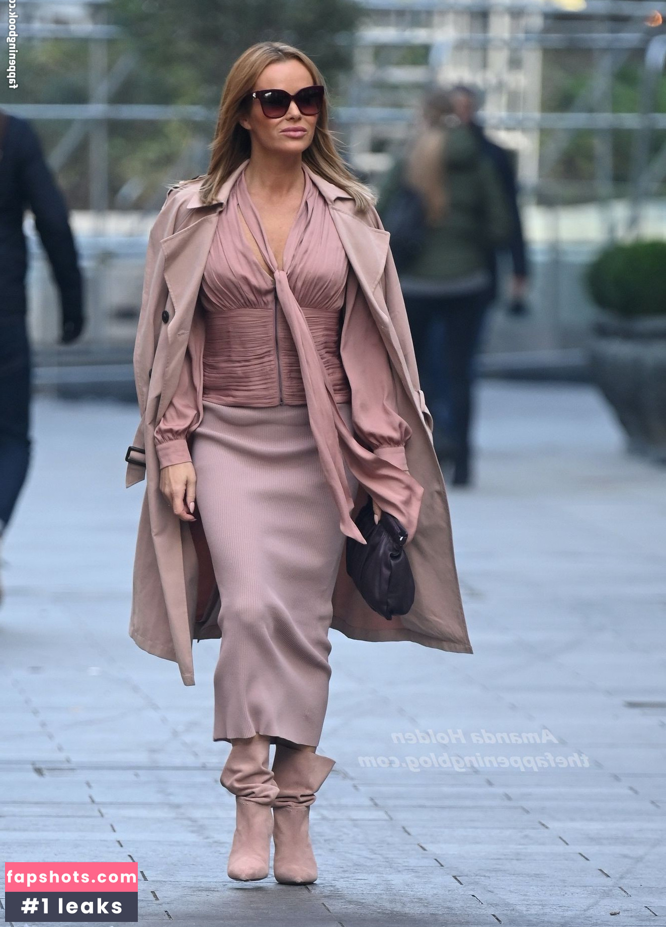 Amanda Holden Nahé úniky fotek pouze od fanoušků #1062 - Fapshots