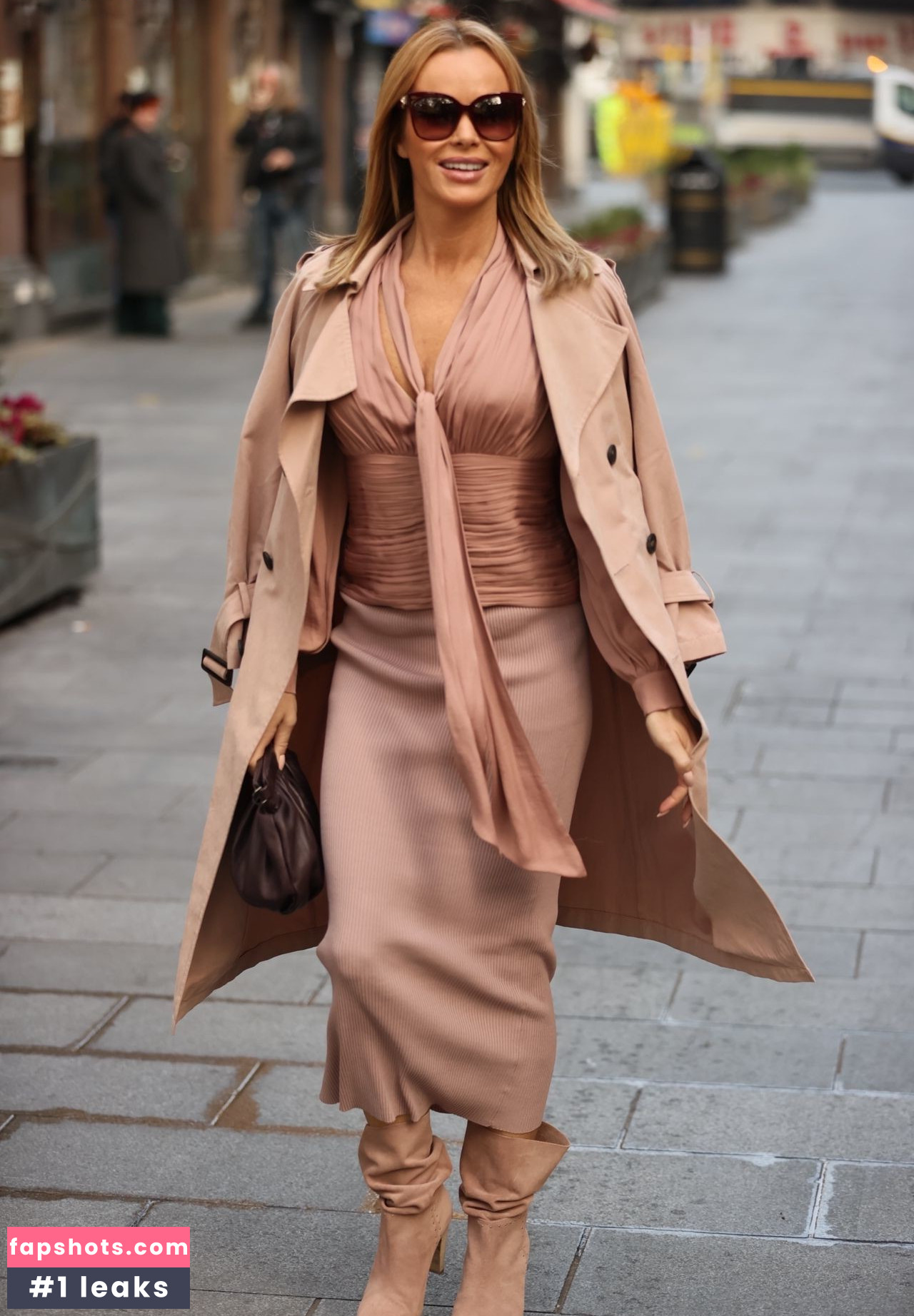 Amanda Holden Nahé úniky fotek pouze od fanoušků #1074 - Fapshots