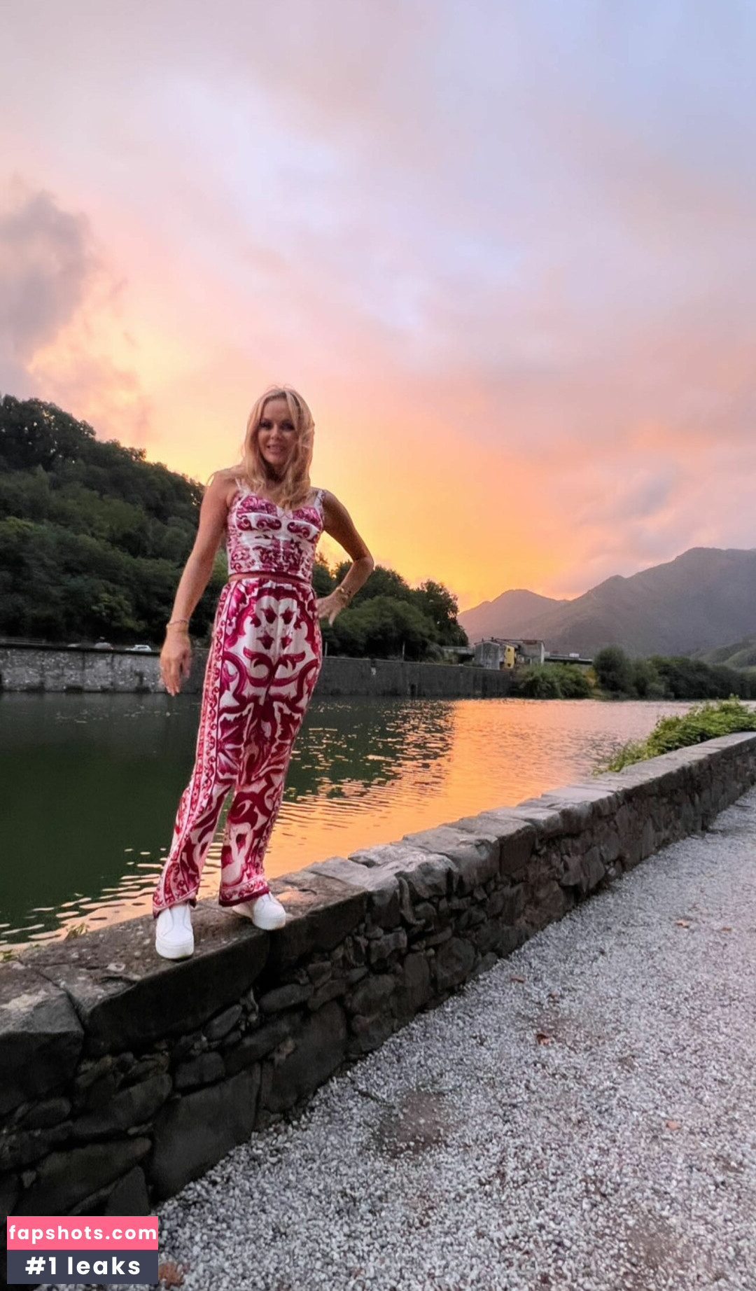 Amanda Holden Nahé úniky fotek pouze od fanoušků #411 - Fapshots