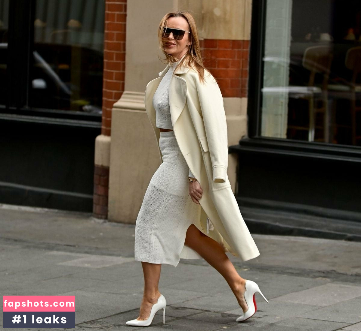 Amanda Holden Nahé úniky fotek pouze od fanoušků #525 - Fapshots
