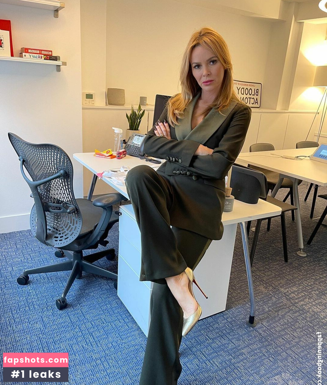 Amanda Holden Nahé úniky fotek pouze od fanoušků #668 - Fapshots