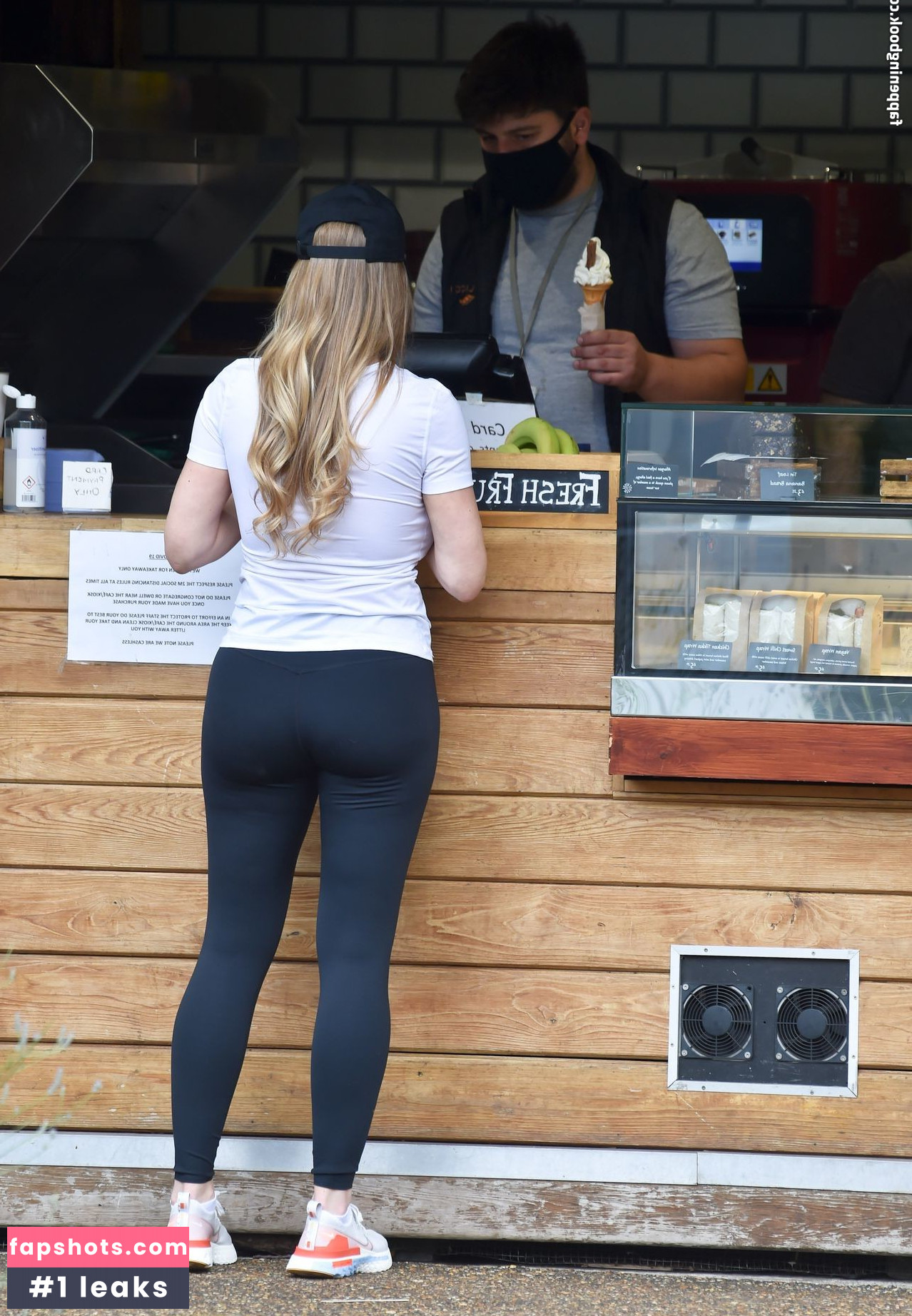 Amanda Lauren gallery photo #27