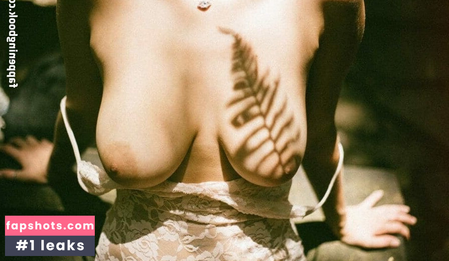 Amanda Melchioretto nude babe gallery