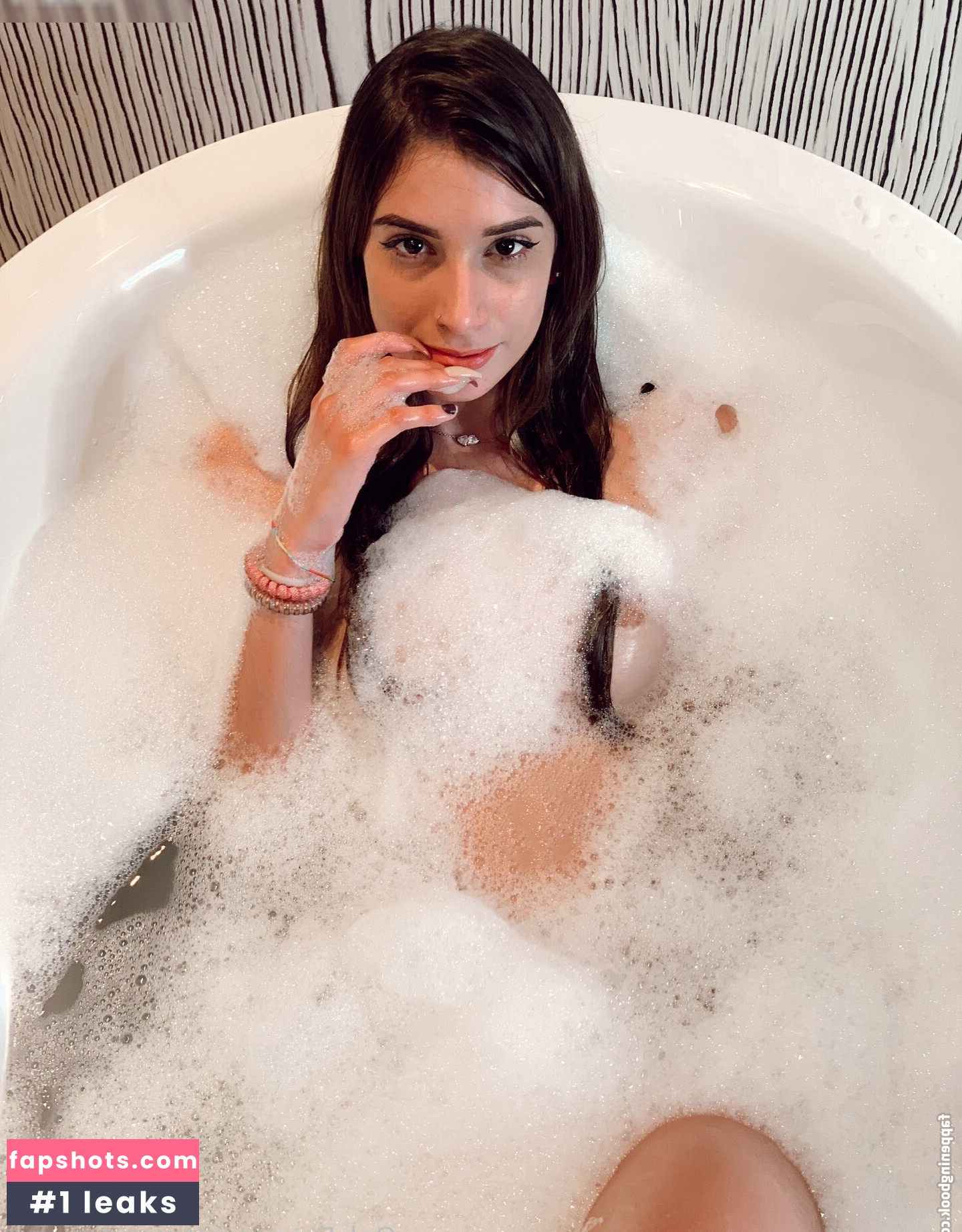 Amanda Moreno gallery photo #22