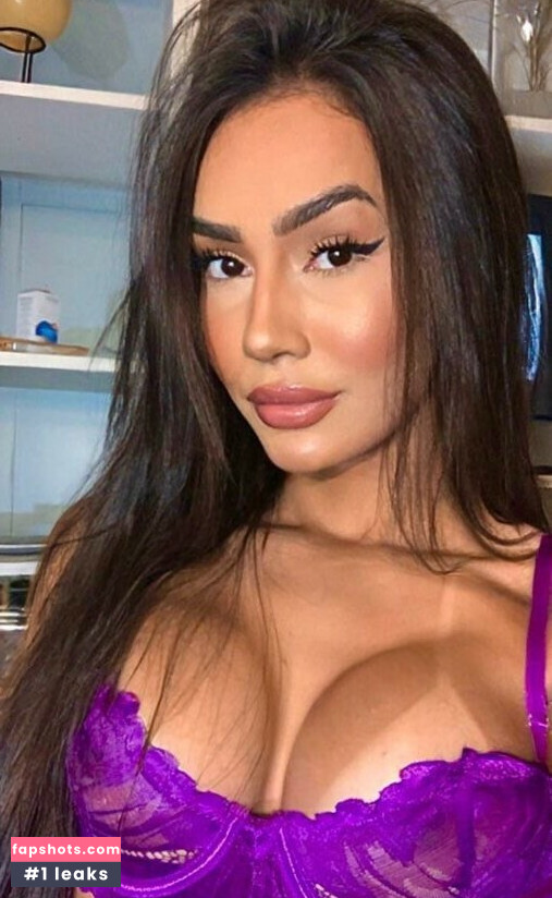 Amanda Pavanelli gallery photo #3