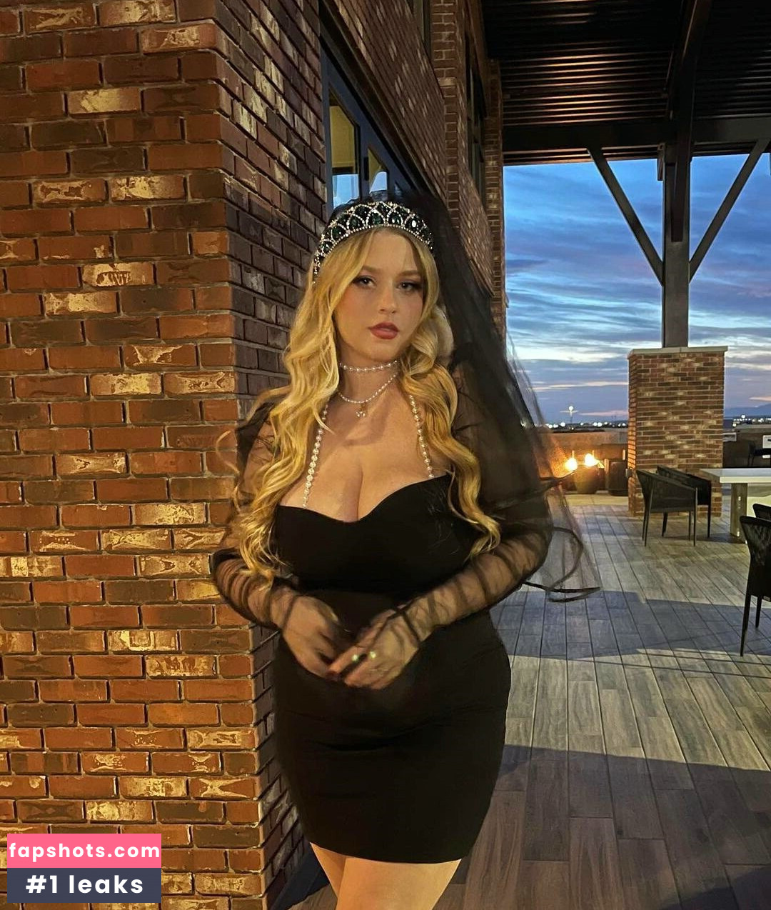 Amanda R gallery photo #4