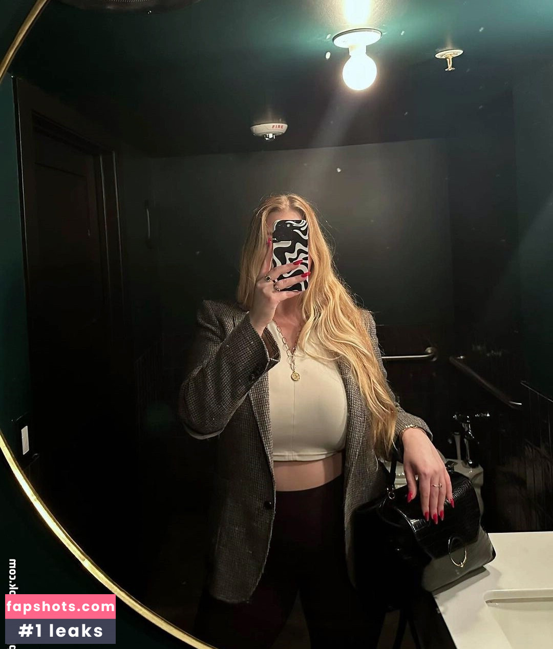 Amanda R gallery photo #7