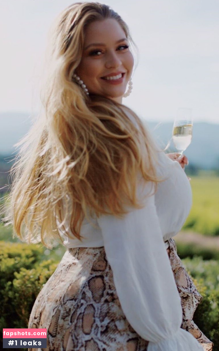 Amanda R gallery photo #9