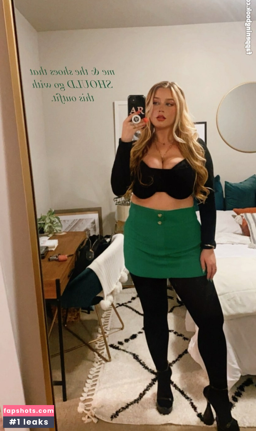 Amanda R gallery photo #10