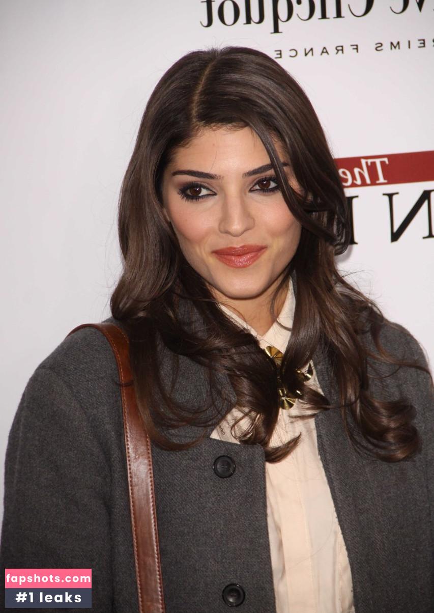 Amanda Setton nude babe gallery