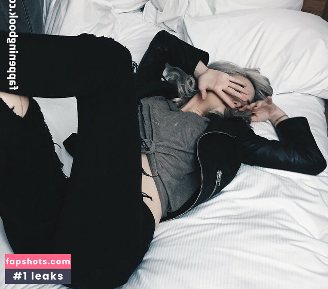 Amanda Steele gallery photo #17