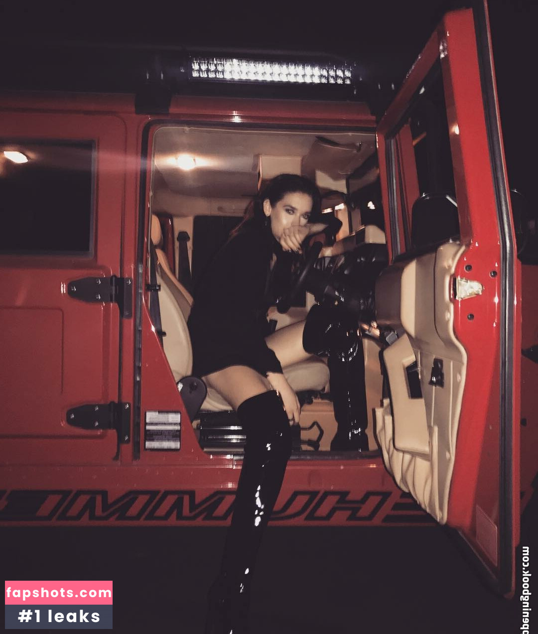 Amanda Steele gallery photo #26