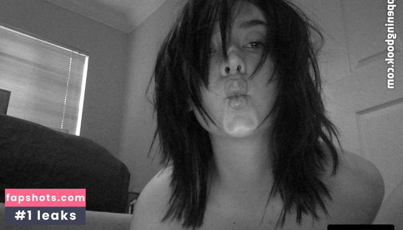 Amanda Steele gallery photo #49