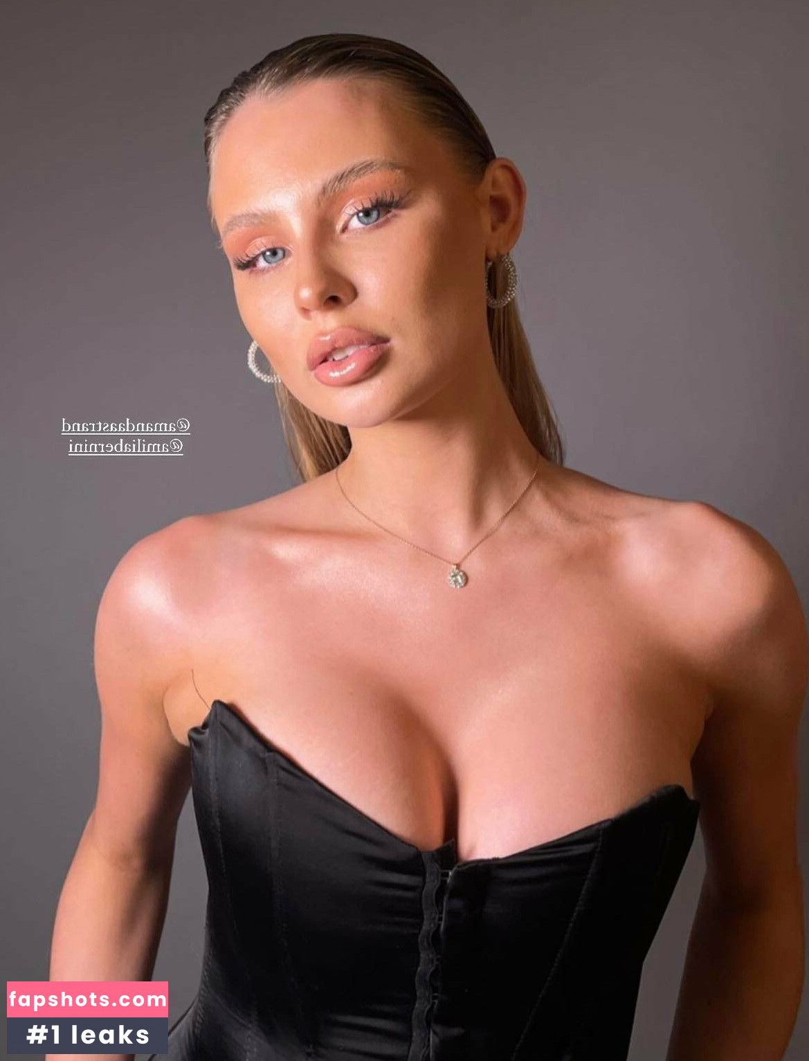 Amanda Strand gallery photo #29