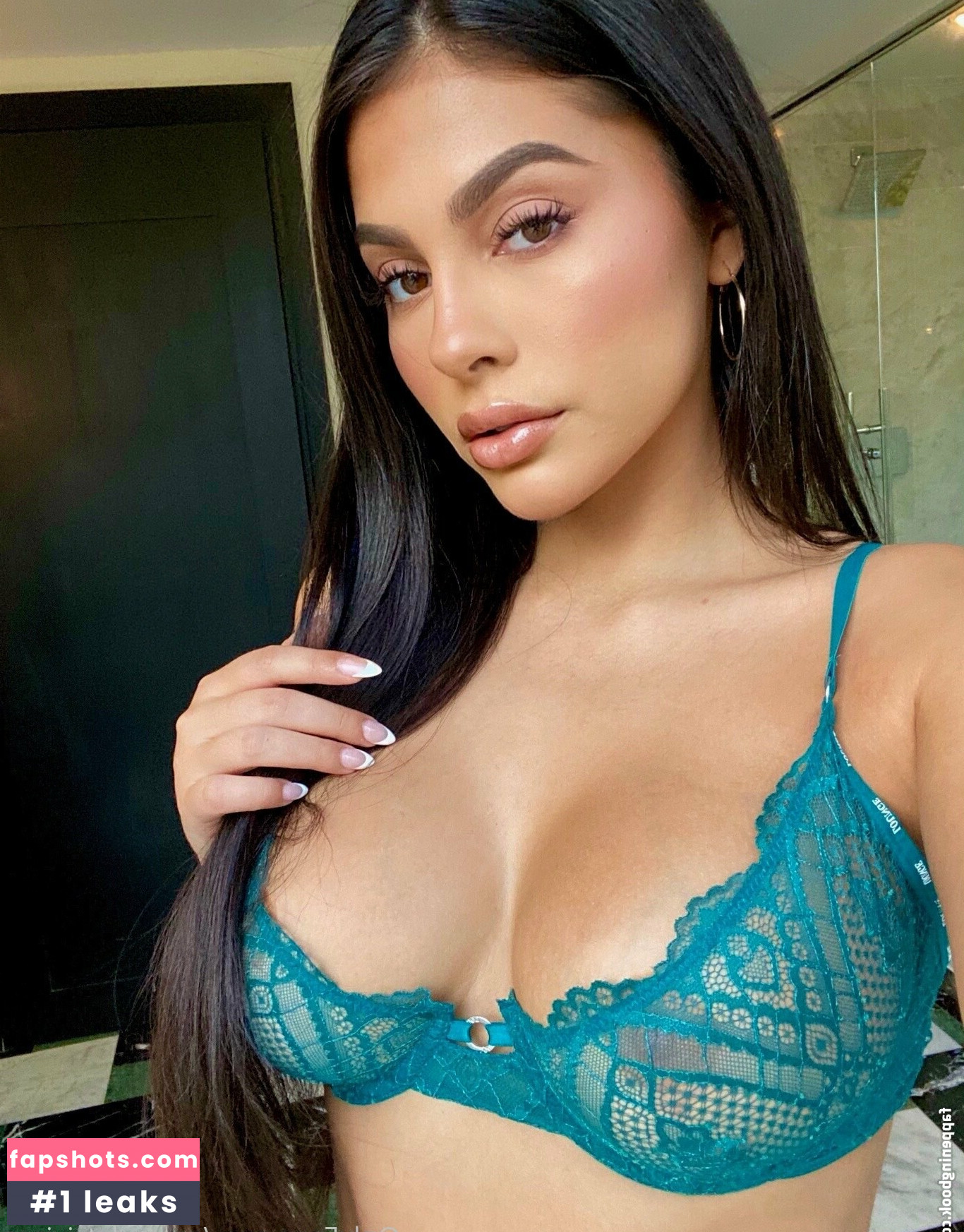 Amanda Trivizas gallery photo #12