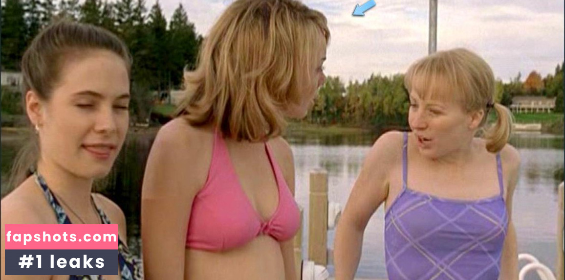 Amanda Walsh gallery photo #2