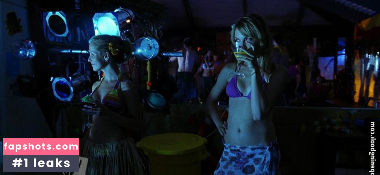 Amanda Walsh gallery photo #7