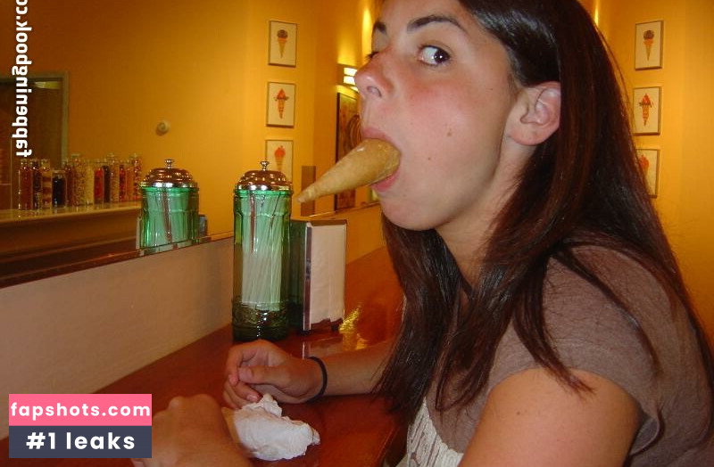 Amanda Wenk gallery photo #4