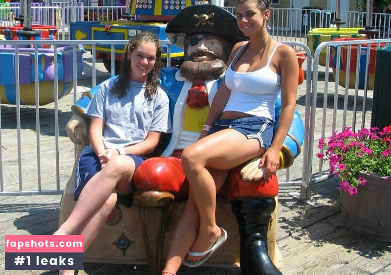 Amanda Wenk gallery photo #10