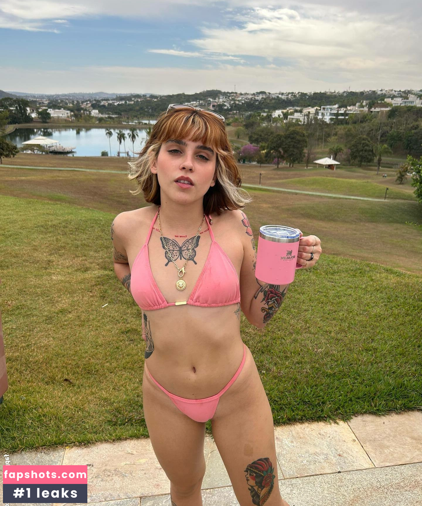 Amandinha Ribeiro gallery photo #3