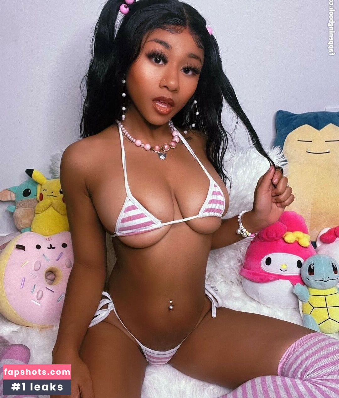 Amari Gold gallery photo #31