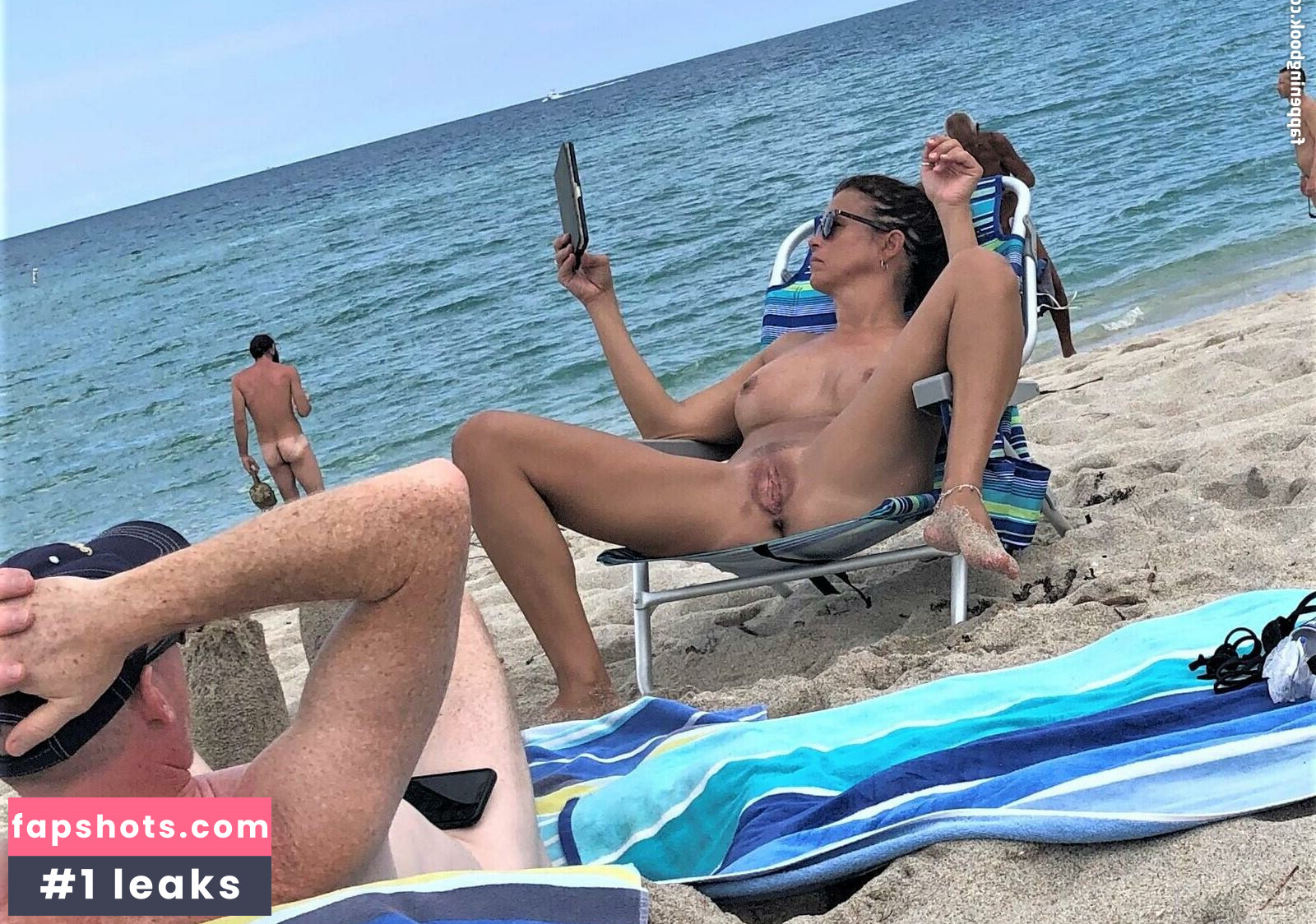 Amateur Voyeur gallery photo #26