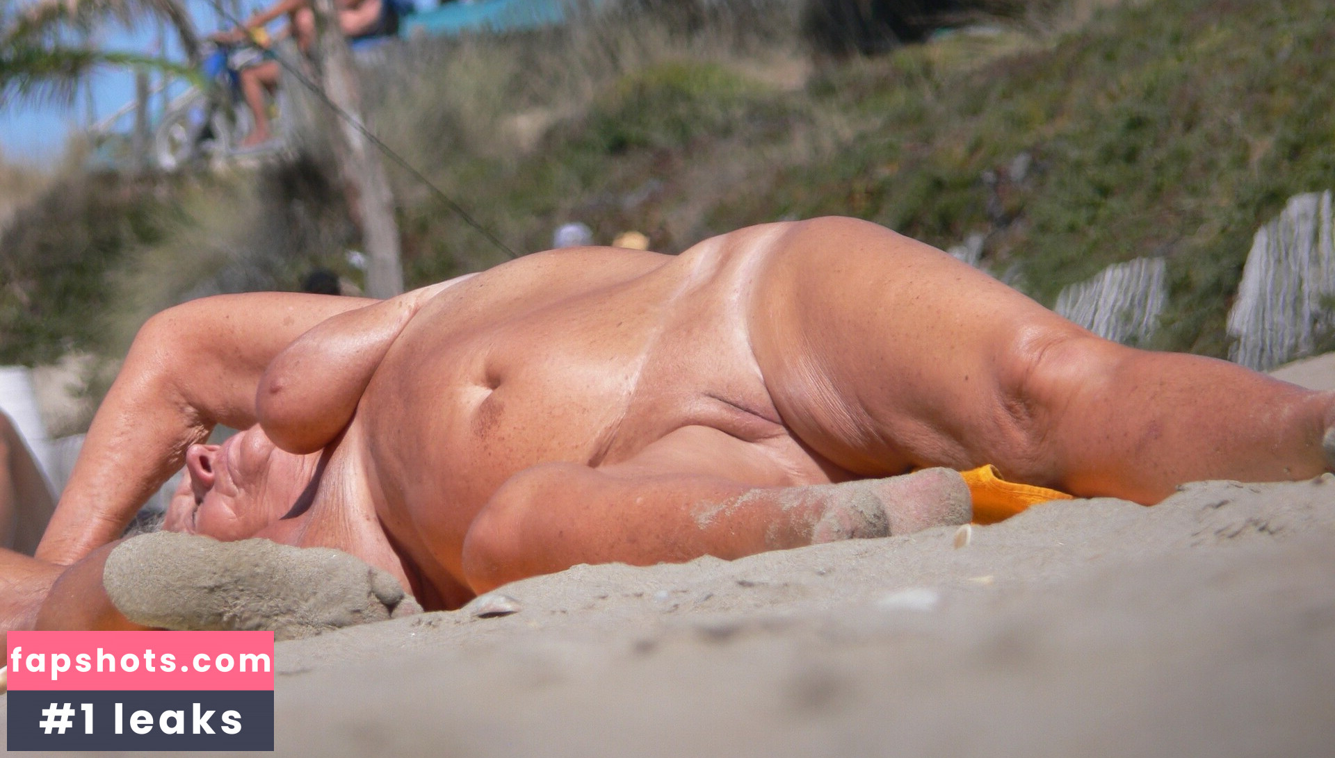 Amateur Voyeur gallery photo #37