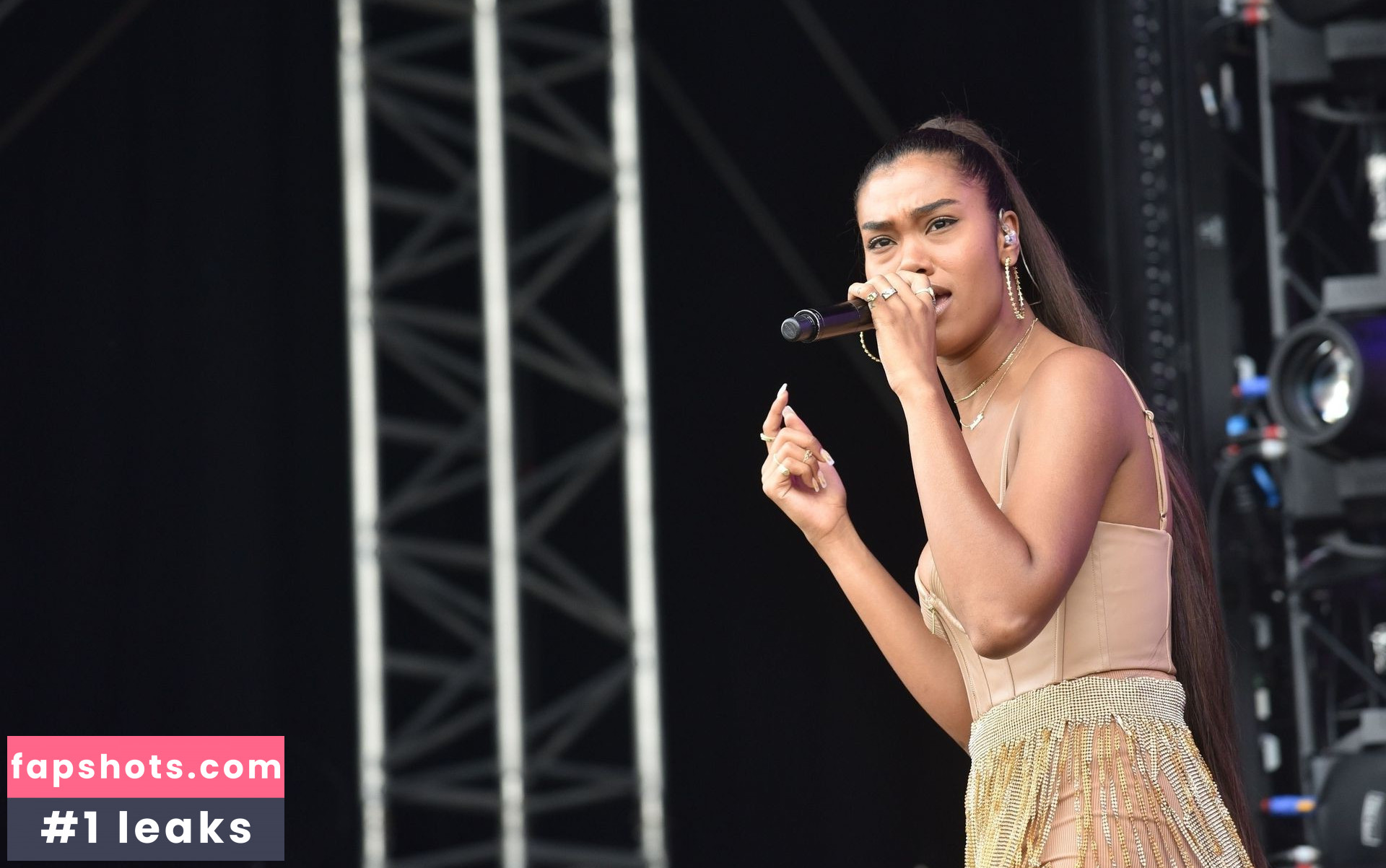 Amber Mark gallery photo #15