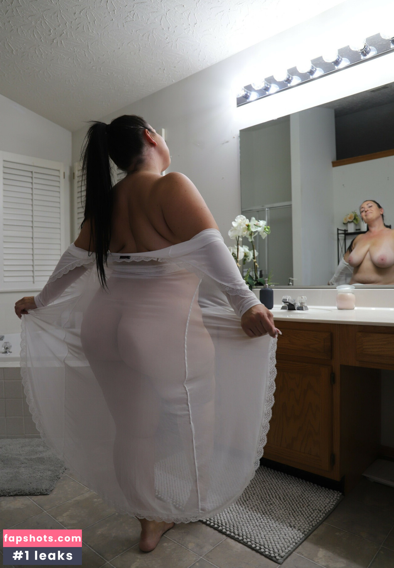 Amber Nova gallery photo #59