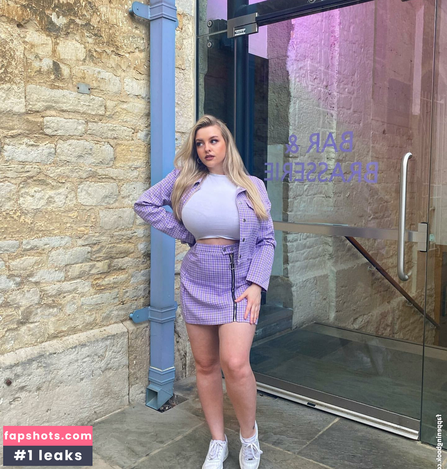 Amber R Brightman gallery photo #16