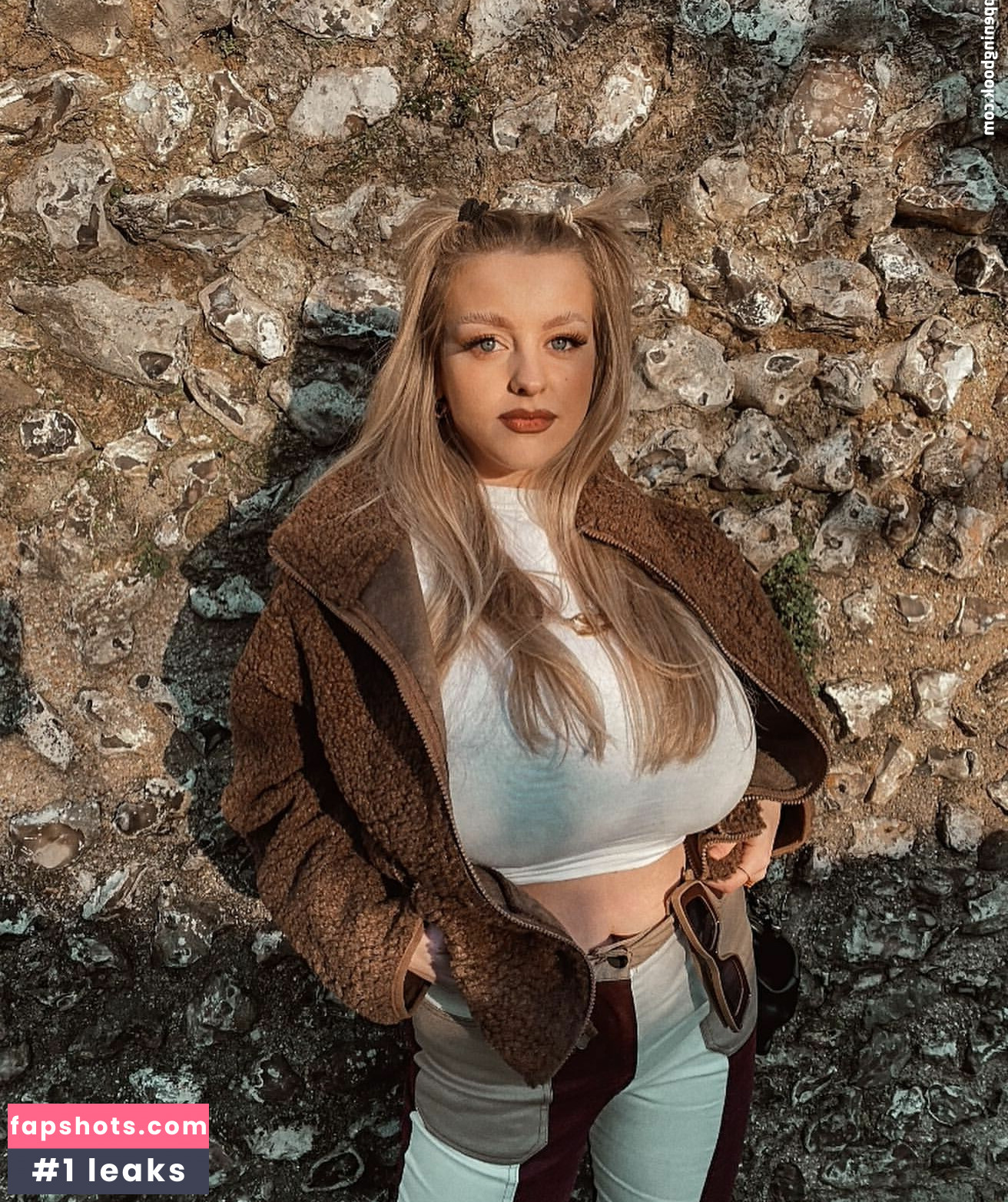 Amber R Brightman gallery photo #23