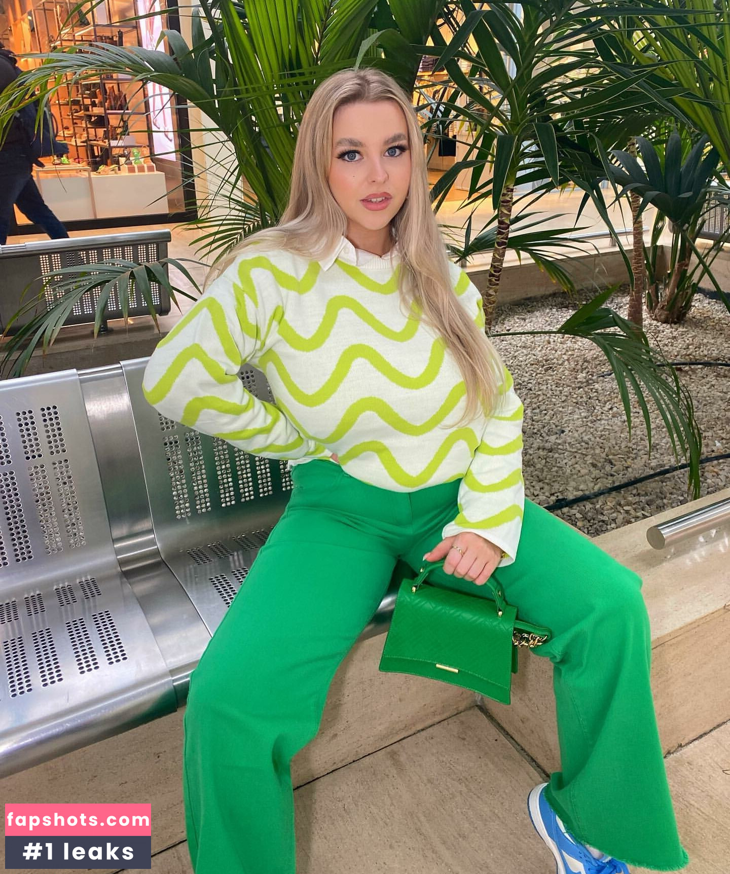 Amber R Brightman gallery photo #4