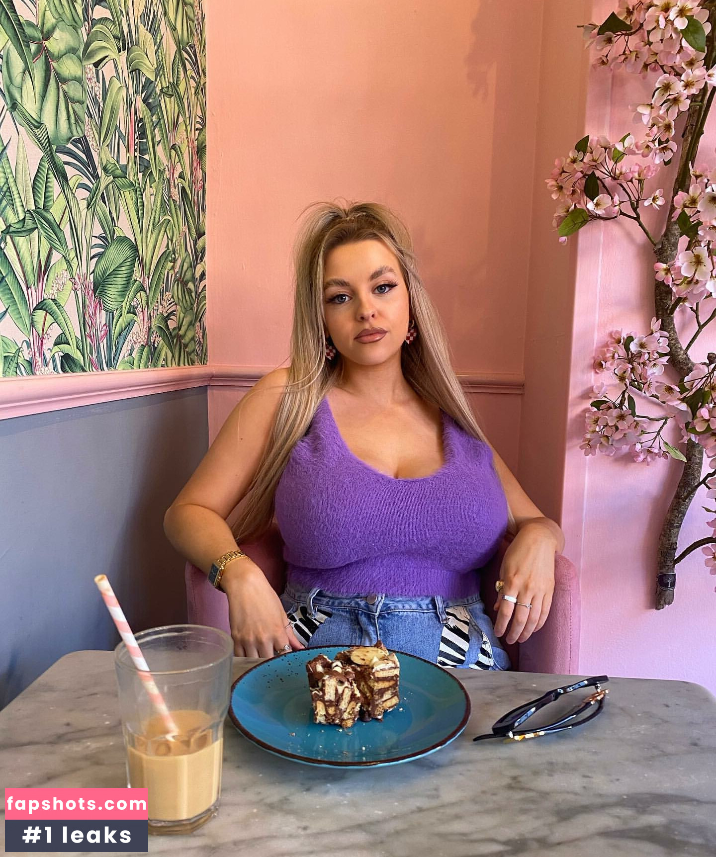 Amber R Brightman gallery photo #33