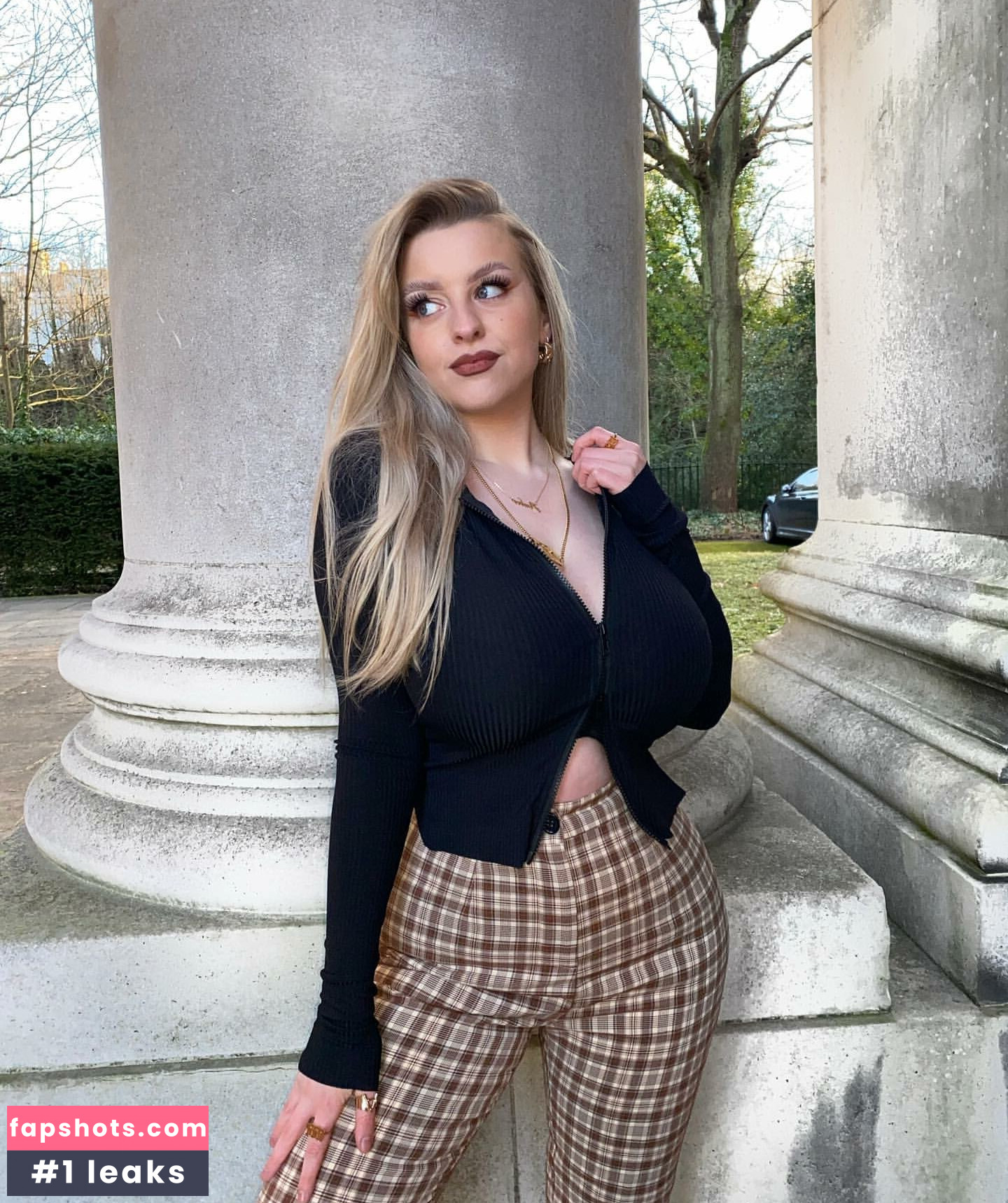 Amber R Brightman gallery photo #34