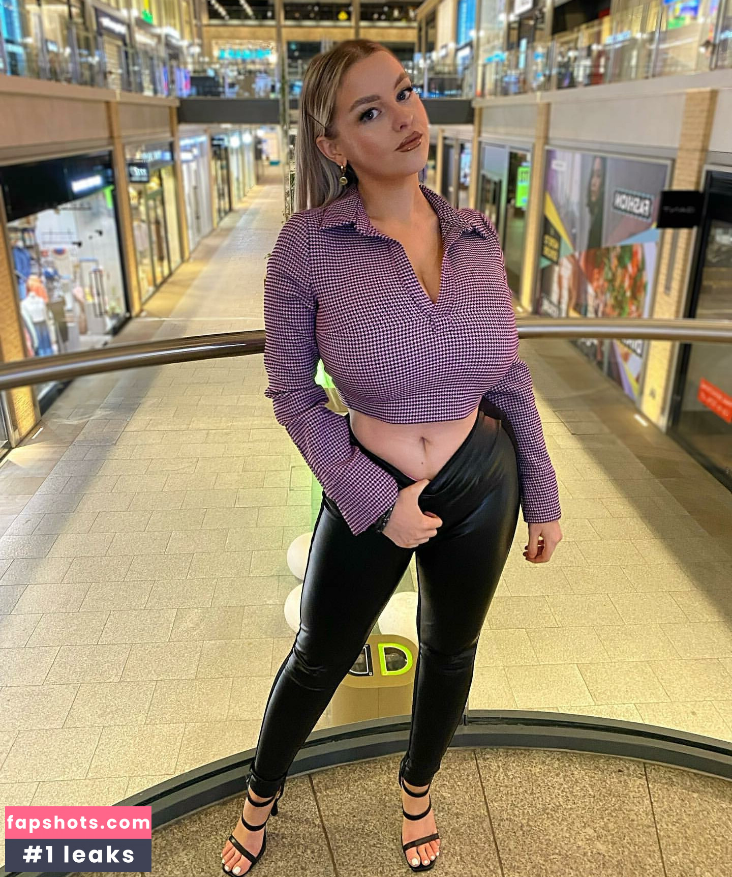 Amber R Brightman gallery photo #8