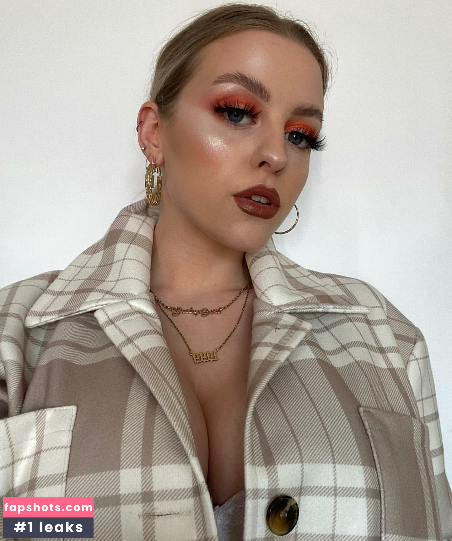 Amber R Brightman gallery photo #9