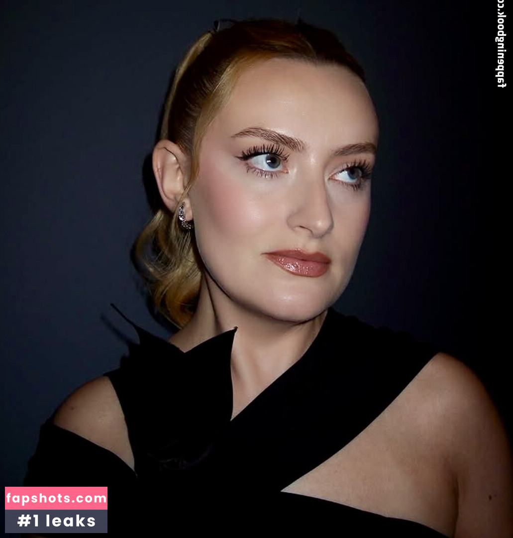 Amelia Dimoldenberg gallery photo #2