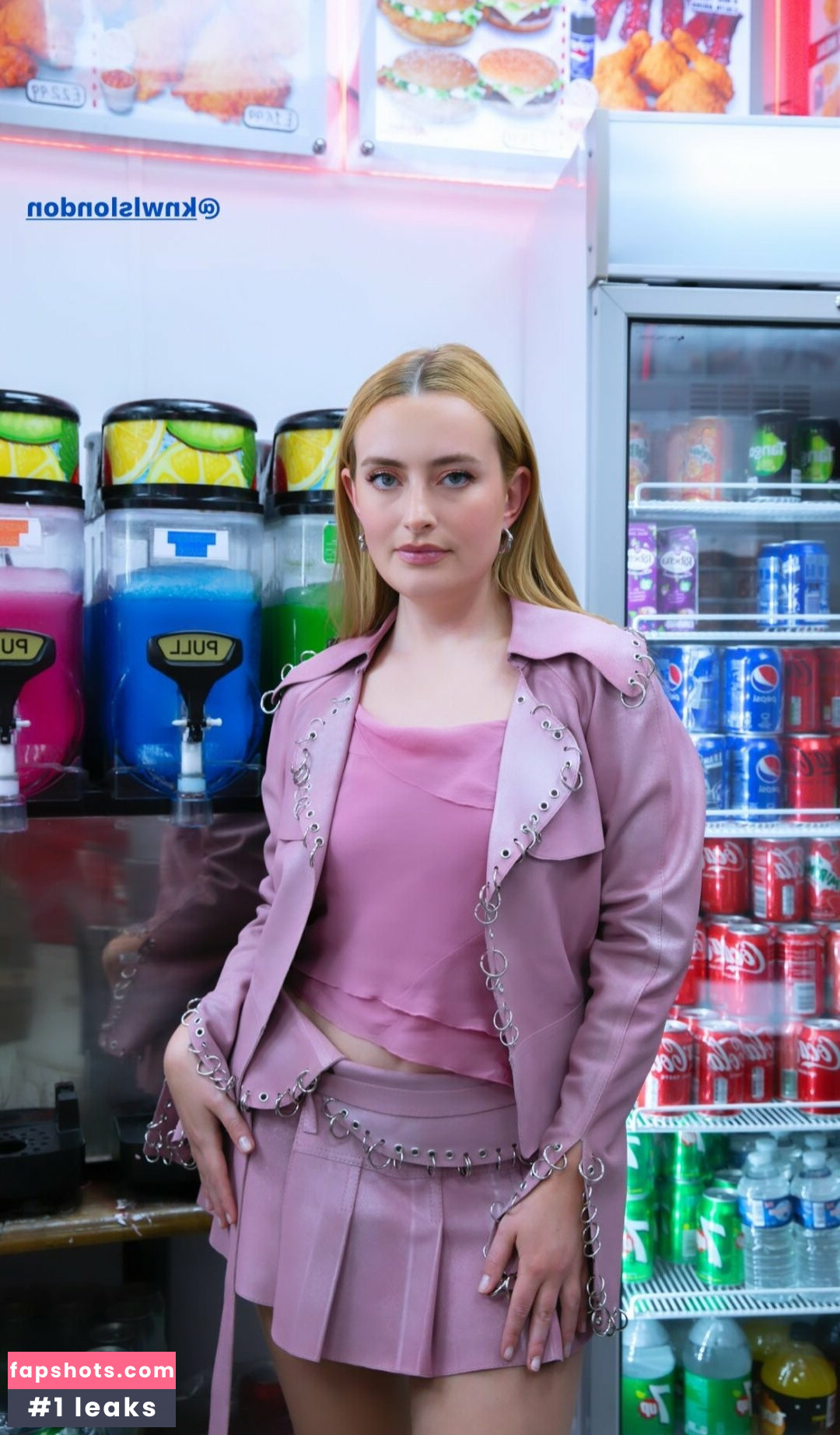 Amelia Dimoldenberg gallery photo #137