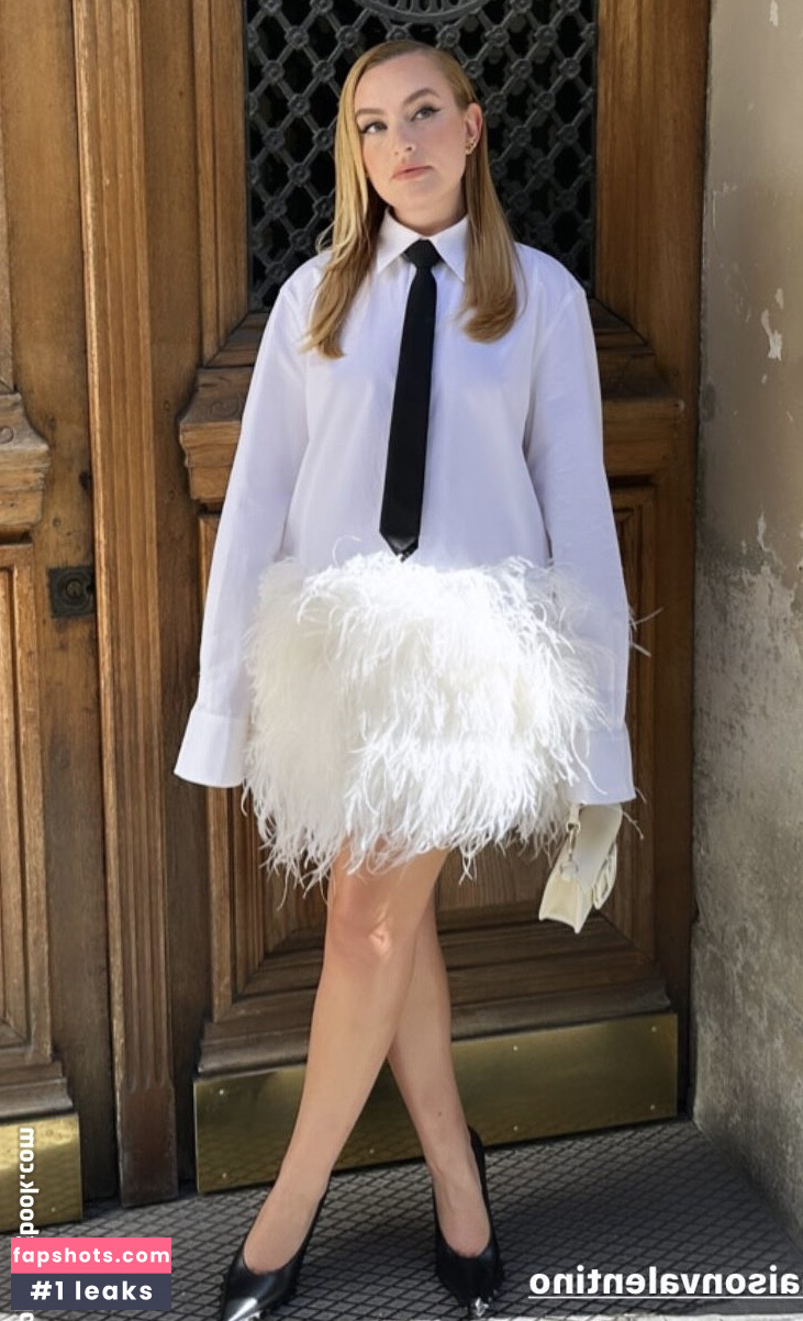 Amelia Dimoldenberg gallery photo #145