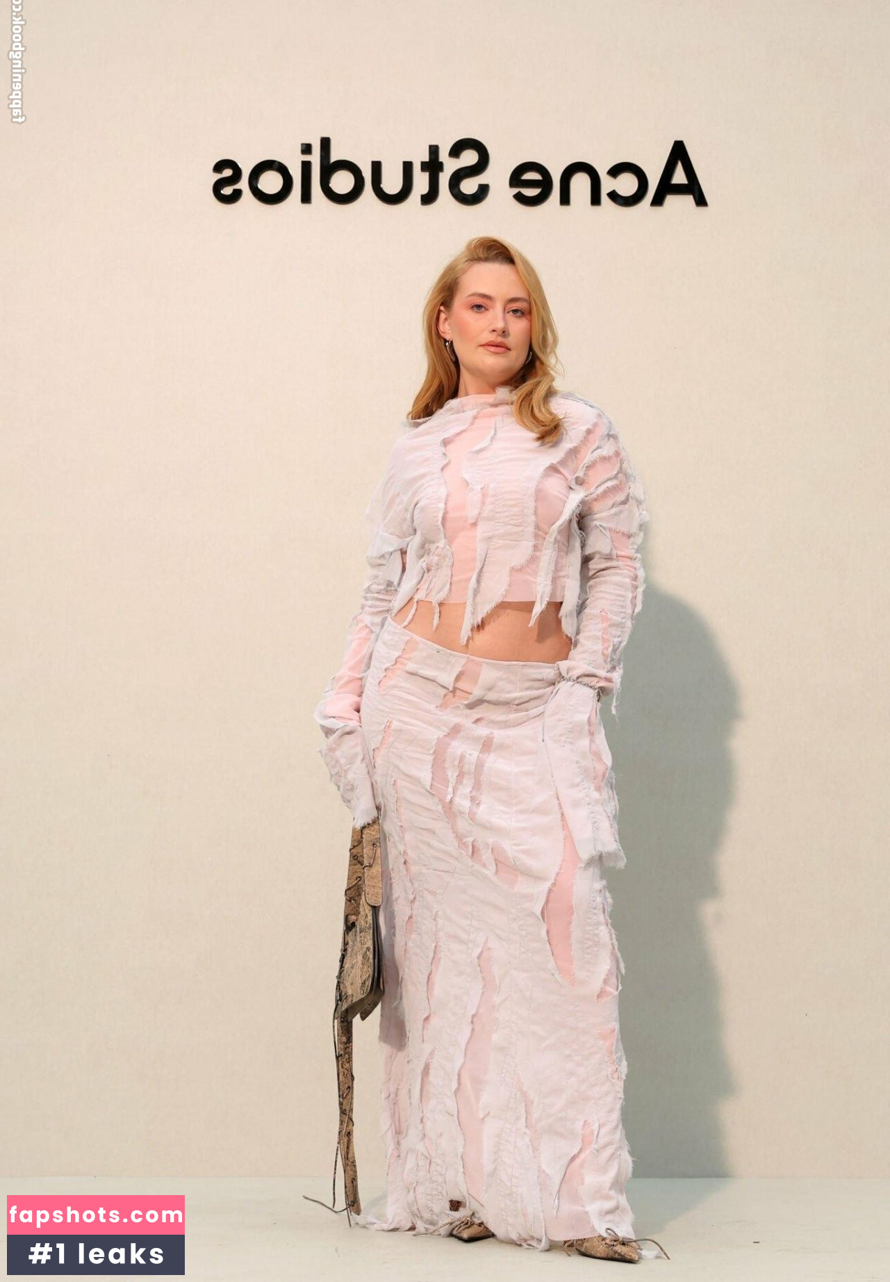 Amelia Dimoldenberg gallery photo #159