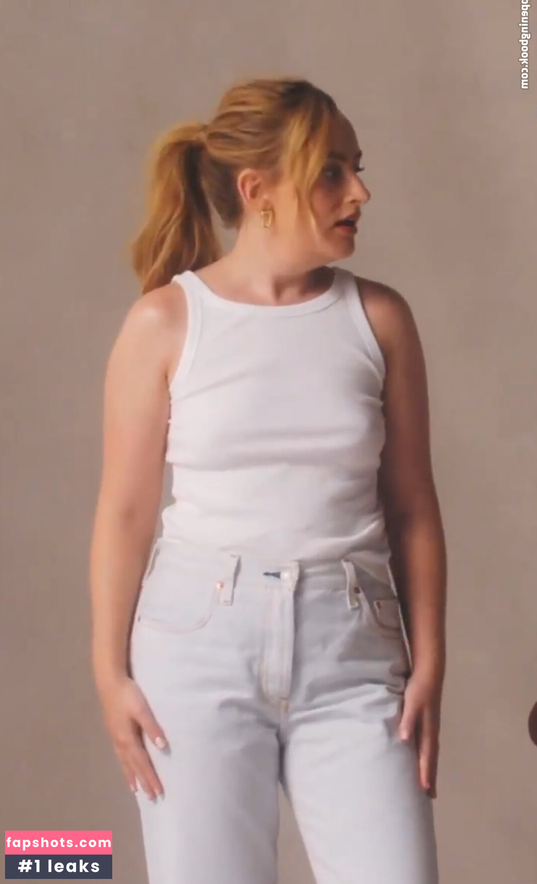 Amelia Dimoldenberg gallery photo #169