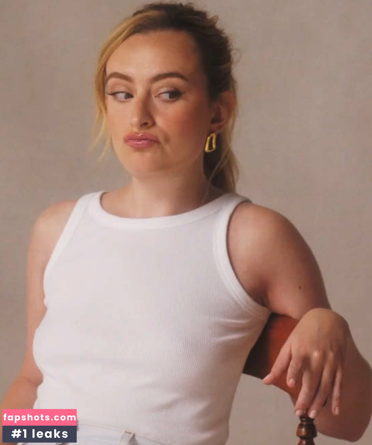 Amelia Dimoldenberg gallery photo #174