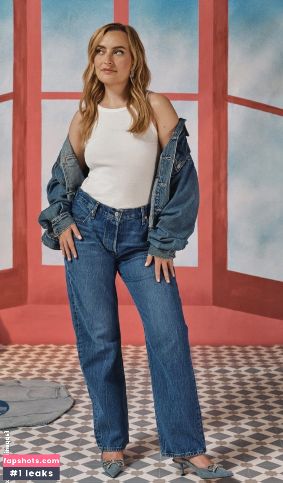 Amelia Dimoldenberg gallery photo #177