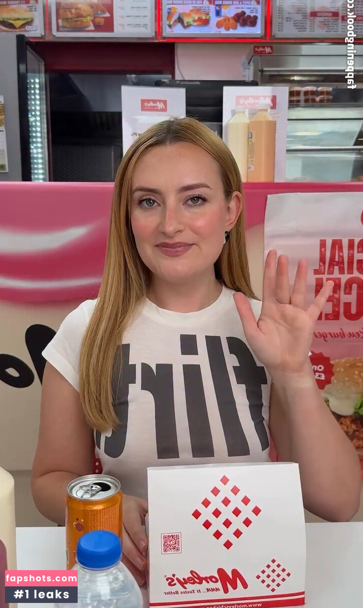 Amelia Dimoldenberg gallery photo #19