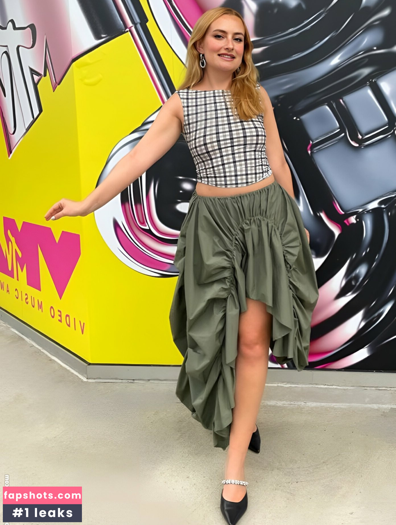 Amelia Dimoldenberg gallery photo #184