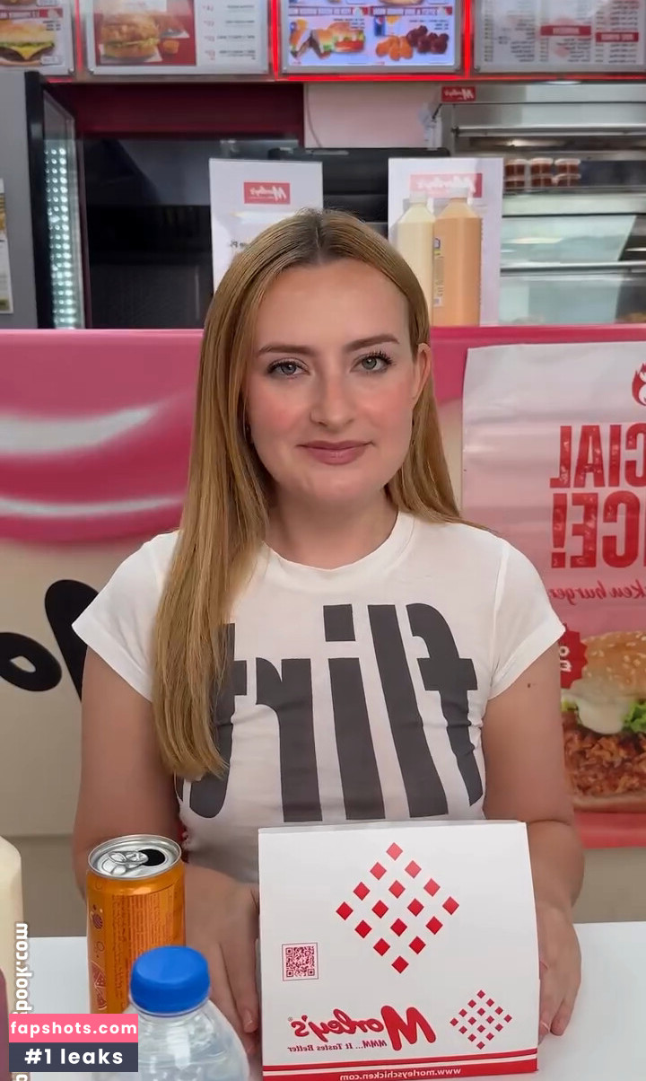 Amelia Dimoldenberg gallery photo #20