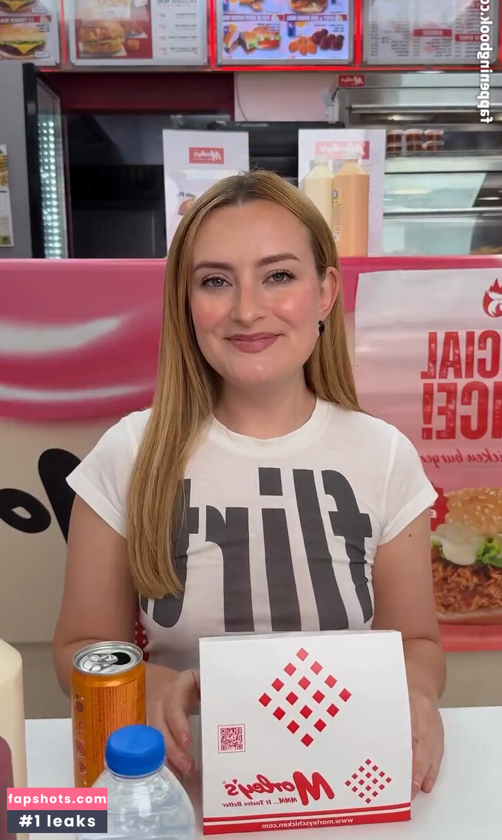 Amelia Dimoldenberg gallery photo #21